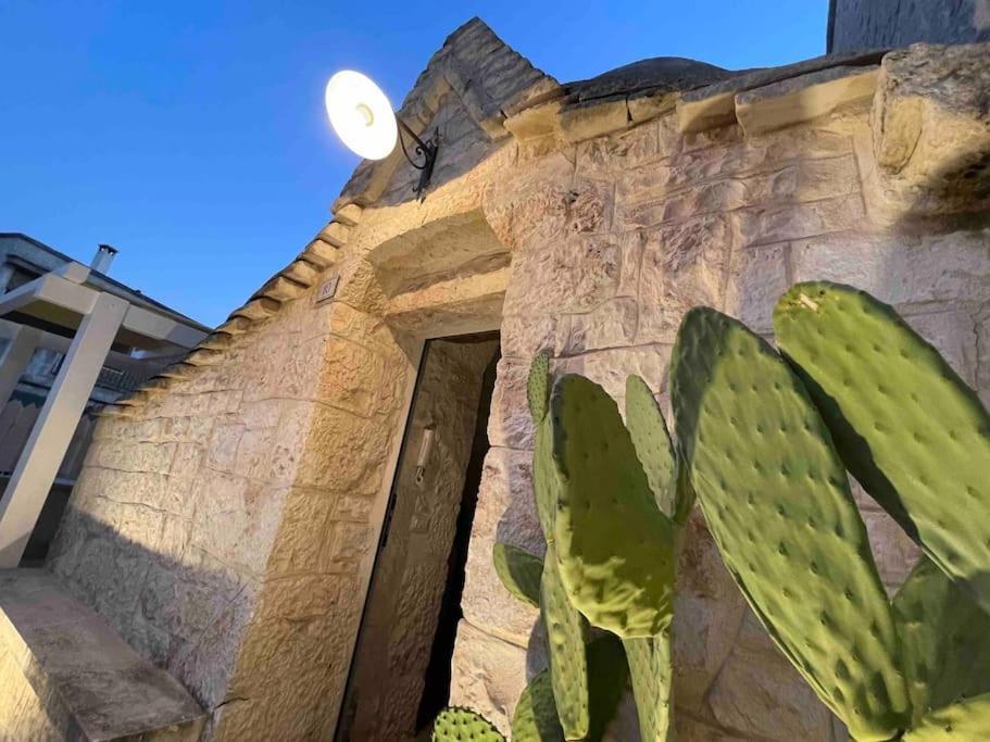 Iconico - Authentic Trulli Experience Apartment Cisternino Luaran gambar