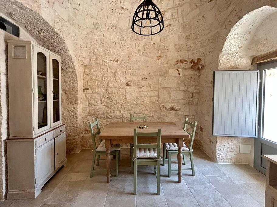 Iconico - Authentic Trulli Experience Apartment Cisternino Luaran gambar