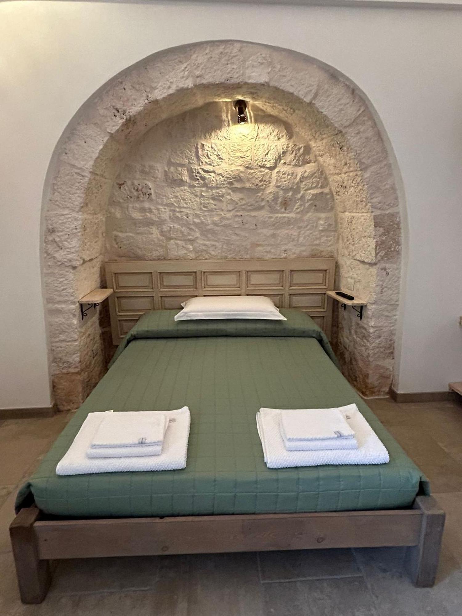Iconico - Authentic Trulli Experience Apartment Cisternino Luaran gambar